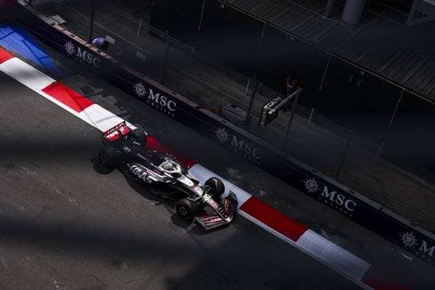 20 MAGNUSSEN Kevin (den), Haas F1 Team VF-24 Ferrari, action during the Formula 1 Gran Premio de la Ciudad de Mexico 2024, 20th round of the 2024 Formula One World Championship, WM, Weltmeisterschaft from October 25 to 27, 2024 on the Autodromo Hermanos Rodriguez, in Mexico City, Mexico - F1 - MEXICO CITY GRAND PRIX 2024 DPPI Panoramic  241026_R20_MESSICO_EA022425