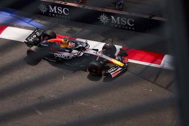 01 VERSTAPPEN Max (nld), Red Bull Racing RB20, action during the Formula 1 Gran Premio de la Ciudad de Mexico 2024, 20th round of the 2024 Formula One World Championship, WM, Weltmeisterschaft from October 25 to 27, 2024 on the Autodromo Hermanos Rodriguez, in Mexico City, Mexico - F1 - MEXICO CITY GRAND PRIX 2024 DPPI Panoramic  241026_R20_MESSICO_EA012264