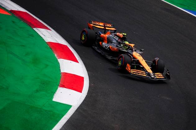 04 NORRIS Lando (gbr), McLaren F1 Team MCL38, action during the Formula 1 Gran Premio de la Ciudad de Mexico 2024, 20th round of the 2024 Formula One World Championship, WM, Weltmeisterschaft from October 25 to 27, 2024 on the Autodromo Hermanos Rodriguez, in Mexico City, Mexico - F1 - MEXICO CITY GRAND PRIX 2024 DPPI Panoramic  241026_R20_MESSICO_EA012184