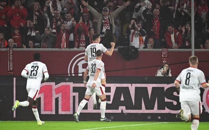 Soccer, 2 Bundesliga, Germany, Men, Season 2024 2025, Matchday 10, Merkur Spiel Arena Düsseldorf, Fortuna Düsseldorf FC Kaiserslautern cheers Daniel Hanslik FCK after his goal to 0 1 cheers, joy, action