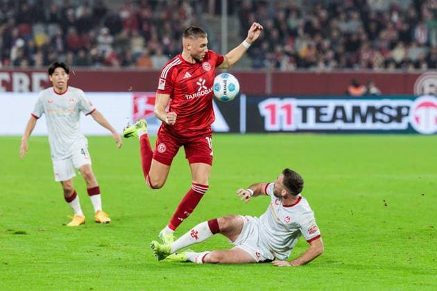2 Soccer Bundesliga Fortuna Düsseldorf 1895 1 FC Kaiserslautern 26 10 2024 duel Jona Niemiec Fortuna Düsseldorf, 18 , Boris Tomiak 1 FC Kaiserslautern, 2 2 Soccer Bundesliga, Fortuna Düsseldorf 1895 1 FC Kaiserslautern, Düsseldorf, Merkur Spiel Arena on 26 10 2024 DFL REGULATIONS PROHIBIT ANY USE OF PHOTOGRAPHS AS IMAGE SEQUENCES AND OR QUASI VIDEO Copyright: xBEAUTIFULxSPORTS Wunderlx