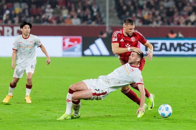 2 Soccer Bundesliga Fortuna Düsseldorf 1895 1 FC Kaiserslautern 26 10 2024 duel Jona Niemiec Fortuna Düsseldorf, 18 , Boris Tomiak 1 FC Kaiserslautern, 2 2 Soccer Bundesliga, Fortuna Düsseldorf 1895 1 FC Kaiserslautern, Düsseldorf, Merkur Spiel Arena on 26 10 2024 DFL REGULATIONS PROHIBIT ANY USE OF PHOTOGRAPHS AS IMAGE SEQUENCES AND OR QUASI VIDEO Copyright: xBEAUTIFULxSPORTS Wunderlx