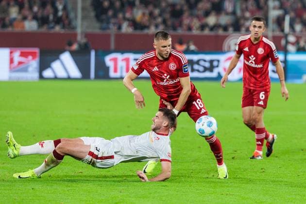 2 Soccer Bundesliga Fortuna Düsseldorf 1895 1 FC Kaiserslautern 26 10 2024 duel Jona Niemiec Fortuna Düsseldorf, 18 , Boris Tomiak 1 FC Kaiserslautern, 2 2 Soccer Bundesliga, Fortuna Düsseldorf 1895 1 FC Kaiserslautern, Düsseldorf, Merkur Spiel Arena on 26 10 2024 DFL REGULATIONS PROHIBIT ANY USE OF PHOTOGRAPHS AS IMAGE SEQUENCES AND OR QUASI VIDEO Copyright: xBEAUTIFULxSPORTS Wunderlx