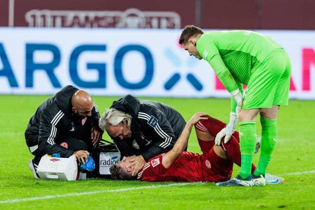 2 Soccer Bundesliga Fortuna Düsseldorf 1895 1 FC Kaiserslautern 26 10 2024 Dawid Kownacki Fortuna Düsseldorf, 24 must be treated on the pitch 2 Soccer Bundesliga, Fortuna Düsseldorf 1895 1 FC Kaiserslautern, Düsseldorf, Merkur Spiel Arena on 26 10 2024 DFL REGULATIONS PROHIBIT ANY USE OF PHOTOGRAPHS AS IMAGE SEQUENCES AND OR QUASI VIDEO Copyright: xBEAUTIFULxSPORTS Wunderlx