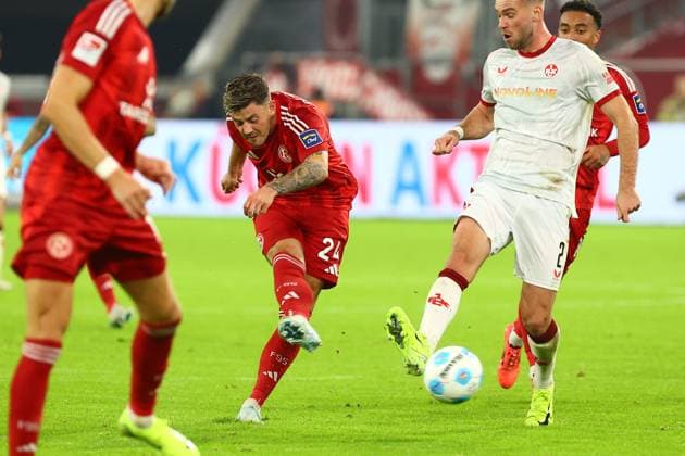 Goal chance for Dawid Kownacki 24 Fortuna Duesseldorf Fortuna Duesseldorf vs 1 FC Kaiserslautern, Football, 2 Bundesliga, 10 Matchday, Season 2024 2025, 26 10 2024 DFL REGULATIONS PROHIBIT ANY USE OF PHOTOGRAPHS AS IMAGE SEQUENCES AND OR QUASI VIDEO Photo kolbert press Ant Palmer Merkur Spiel Arena NRW Germany Copyright: xkolbert-press AntxPalmerx