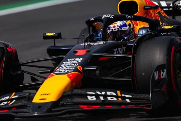 01 VERSTAPPEN Max (nld), Red Bull Racing RB20, action during the Formula 1 Gran Premio de la Ciudad de Mexico 2024, 20th round of the 2024 Formula One World Championship, WM, Weltmeisterschaft from October 25 to 27, 2024 on the Autodromo Hermanos Rodriguez, in Mexico City, Mexico - F1 - MEXICO CITY GRAND PRIX 2024 DPPI Panoramic  241026_R20_MESSICO_DP_AV3_3597