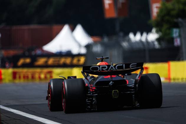 01 VERSTAPPEN Max (nld), Red Bull Racing RB20, action during the Formula 1 Gran Premio de la Ciudad de Mexico 2024, 20th round of the 2024 Formula One World Championship, WM, Weltmeisterschaft from October 25 to 27, 2024 on the Autodromo Hermanos Rodriguez, in Mexico City, Mexico - F1 - MEXICO CITY GRAND PRIX 2024 DPPI Panoramic  241026_R20_MESSICO_DP_AV3_4971