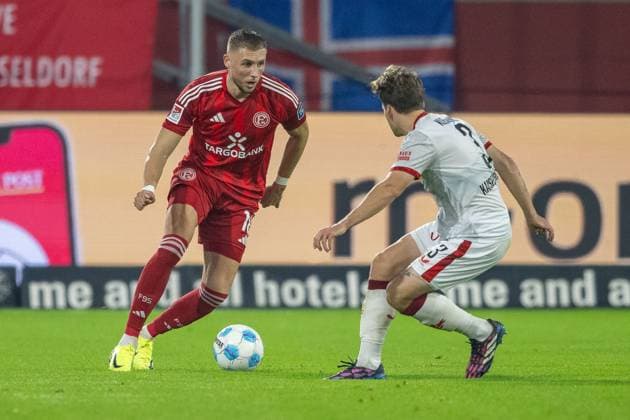 26 10 2024, Soccer 2 Bundesliga, Season 2024 2025, Matchday 10, Fortuna Duesseldorf vs 1 FC Kaiserslautern in the Merkur Spiel Arena in Duesseldorf duel between Jona Niemiec Fortuna Duesseldorf, 18 and Florian Kleinhansl 1 FC Kaiserslautern, 03 Important note In accordance with the regulations of the DFL German Football League and the DFB German Football Association, it is prohibited to utilize or have utilized photographs taken in the stadium and or of the match in the form of sequential images and or video-like photo series Foto Kirchner Media TH Copyright: xKirchner-Media THx