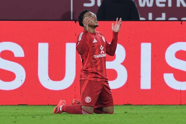 Soccer 2 Bundesliga 10 Matchday Fortuna Düsseldorf 1 FC Kaiserslautern on 26 10 2024 at Merkur Spiel Arena in Düsseldorf Goal celebration for 2 1 by Myron Cedric van Brederode Düsseldorf DFL regulations prohibit any use of photographs as image sequences and or quasi video xRx