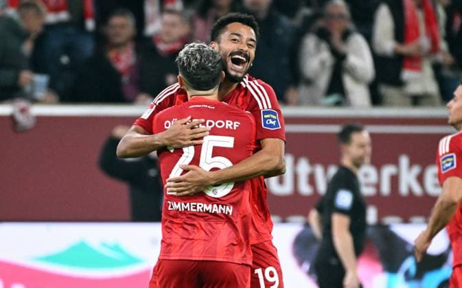 Soccer, 2 Bundesliga, Germany, Men, Season 2024 2025, Matchday 10, Merkur Spiel Arena Düsseldorf, Fortuna Düsseldorf FC Kaiserslautern Cheers Emmanuel Iyoha F95 and Matthias Zimmermann F95 after the goal to 2 1 by Myron van Brederode F95 Cheers, joy, action