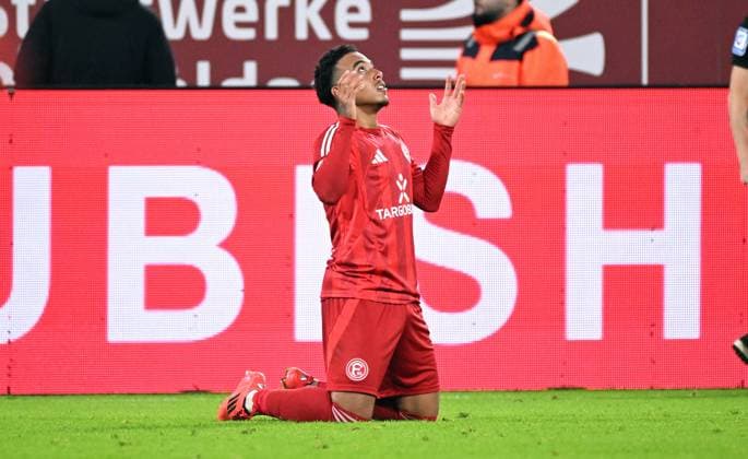 Football, 2 Bundesliga, Germany, Men, Season 2024 2025, Matchday 10, Merkur Spiel Arena Düsseldorf, Fortuna Düsseldorf FC Kaiserslautern cheer Myron van Brederode F95 after his goal for 2 1 cheer, joy, action