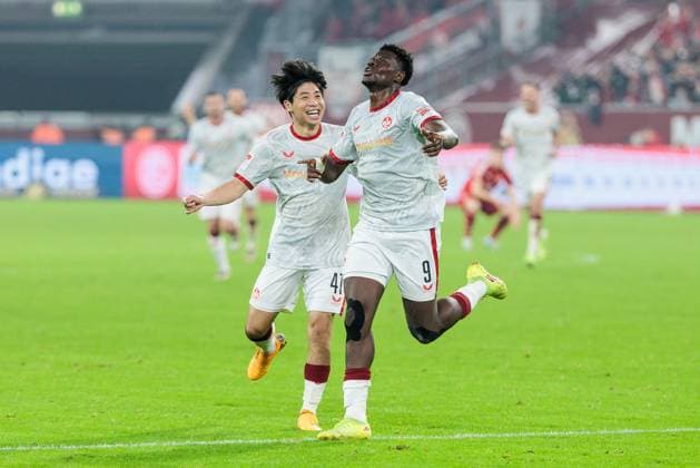 2 Soccer Bundesliga Fortuna Düsseldorf 1895 1 FC Kaiserslautern 26 10 2024 Cheers for 2 3 by Ragnar Ache 1 FC Kaiserslautern, 9 2 Soccer Bundesliga, Fortuna Düsseldorf 1895 1 FC Kaiserslautern, Düsseldorf, Merkur Spiel Arena on 26 10 2024 DFL REGULATIONS PROHIBIT ANY USE OF PHOTOGRAPHS AS IMAGE SEQUENCES AND OR QUASI VIDEO Copyright: xBEAUTIFULxSPORTS Wunderlx