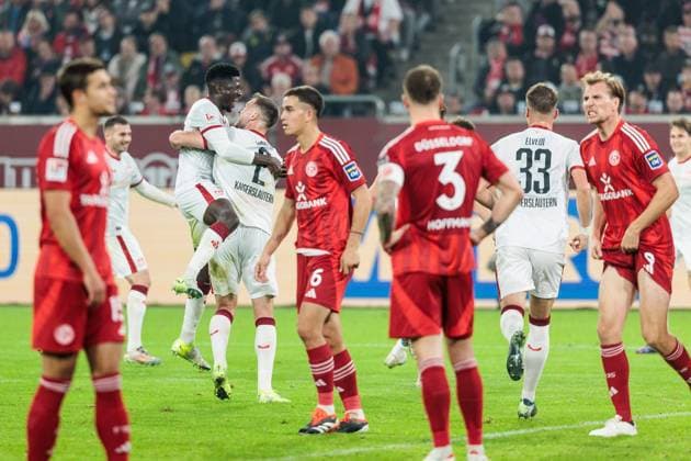 2 Soccer Bundesliga Fortuna Düsseldorf 1895 1 FC Kaiserslautern 26 10 2024 Cheers for 2 4 by Daniel Hanslik 1 FC Kaiserslautern, 19 2 Soccer Bundesliga, Fortuna Düsseldorf 1895 1 FC Kaiserslautern, Düsseldorf, Merkur Spiel Arena on 26 10 2024 DFL REGULATIONS PROHIBIT ANY USE OF PHOTOGRAPHS AS IMAGE SEQUENCES AND OR QUASI VIDEO Copyright: xBEAUTIFULxSPORTS Wunderlx