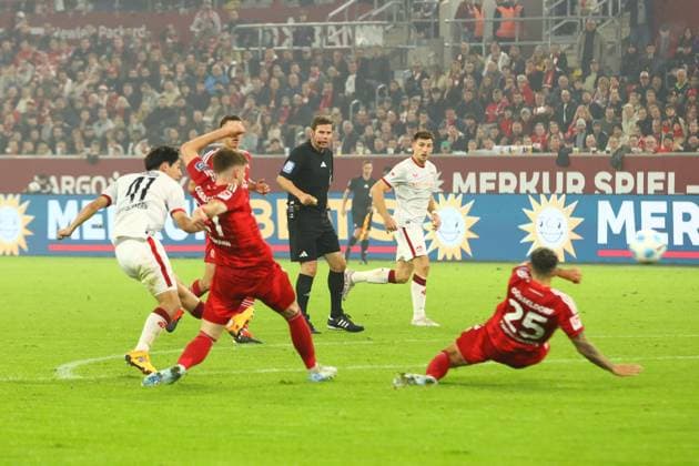 Goal to 1 2 for Daisuke Yokota 41 1 FC Kaiserslautern Fortuna Duesseldorf vs 1 FC Kaiserslautern, Football, 2 Bundesliga, 10 Matchday, Season 2024 2025, 26 10 2024 DFL REGULATIONS PROHIBIT ANY USE OF PHOTOGRAPHS AS IMAGE SEQUENCES AND OR QUASI VIDEO Photo kolbert press Ant Palmer Merkur Spiel Arena NRW Germany Copyright: xkolbert-press AntxPalmerx