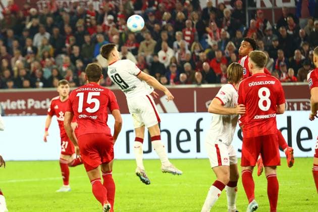 Goal chance for Daniel Hanslik 19 1 FC Kaiserslautern Fortuna Duesseldorf vs 1 FC Kaiserslautern, Football, 2 Bundesliga, 10 Matchday, Season 2024 2025, 26 10 2024 DFL REGULATIONS PROHIBIT ANY USE OF PHOTOGRAPHS AS IMAGE SEQUENCES AND OR QUASI VIDEO Photo kolbert press Ant Palmer Merkur Spiel Arena NRW Germany Copyright: xkolbert-press AntxPalmerx