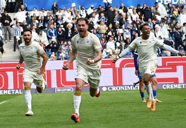 26 10 2024, xjhx, Fussball 2 Bundesliga, Karlsruher SC Hertha BSC Berlin emspor, v l Budu Zivivadze Karlsruher SC KSC celebrate the goal, Der Torjubel zum 1 1 DFL DFB REGULATIONS PROHIBIT ANY USE OF PHOTOGRAPHS as IMAGE SEQUENCES and or QUASI VIDEO Karlsruhe