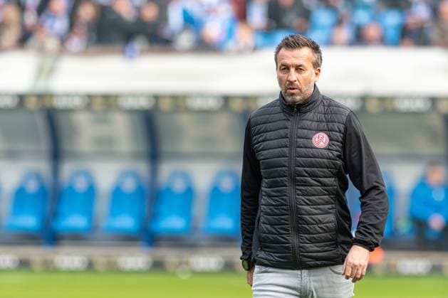 Rostock, Germany 26 October 2024 3 Liga 2024 2025 FC Hansa Rostock vs Rot Weiss Essen In the picture Coach Christoph Dabrowski Rot Weiss Essen DFB regulations prohibit any use of photographs as image sequences and or quasi video Copyright: xFotostandx xVoelkerx