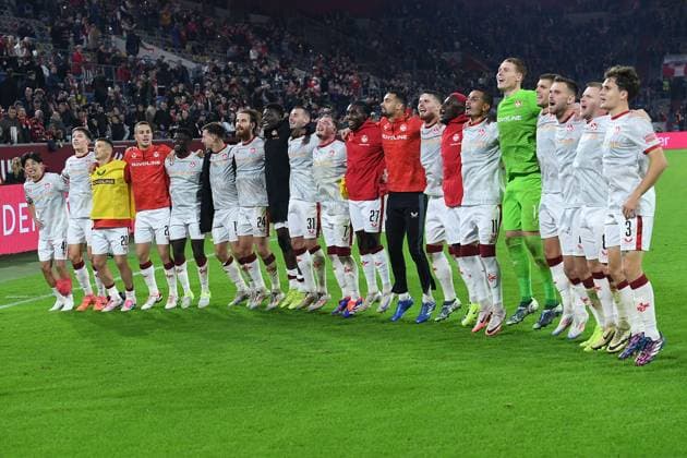 Soccer 2 Bundesliga 10 Matchday Fortuna Düsseldorf 1 FC Kaiserslautern on 26 10 2024 at Merkur Spiel Arena in Düsseldorf Players of 1 FC Kaiserslautern celebrate the away win with their fans DFL regulations prohibit any use of photographs as image sequences and or quasi video xRx