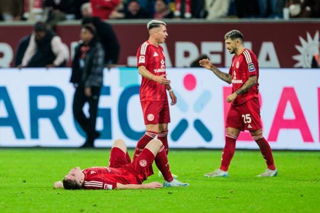 2 Soccer Bundesliga Fortuna Düsseldorf 1895 1 FC Kaiserslautern 26 10 2024 Isak Bergmann Johannesson Fortuna Düsseldorf, 8 lies frustrated on the pitch after the final whistle 2 Soccer Bundesliga, Fortuna Düsseldorf 1895 1 FC Kaiserslautern, Düsseldorf, Merkur Spiel Arena on 26 10 2024 DFL REGULATIONS PROHIBIT ANY USE OF PHOTOGRAPHS AS IMAGE SEQUENCES AND OR QUASI VIDEO Copyright: xBEAUTIFULxSPORTS Wunderlx