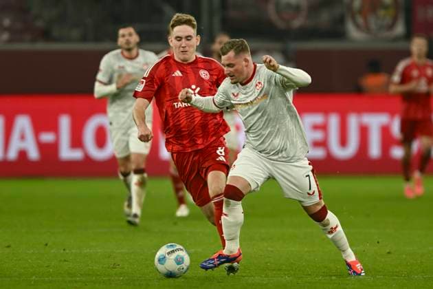 from left in duel Ísak Johannesson Duesseldorf 8 Marlon Ritter Kaiserslautern 7 26 10 2024 Soccer Fortuna Duesseldorf vs 1 FC Kaiserslautern , Merkur Spiel Arena, Duesseldorf, DFB DFL REGULATIONS PROHIBIT ANY USE OF PHOTOGRAPHS AS IMAGE SEQUENCES AND OR QUASI VIDEO NRW Germany Copyright: xpepphotox xHorstxMauelshagenx pep00321, pep_20241026_hm_3950