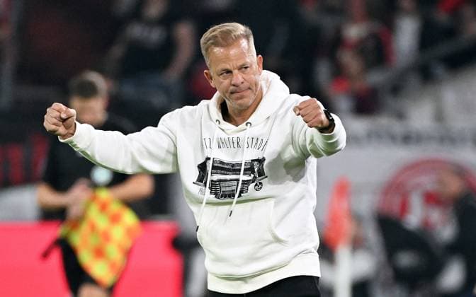 Football, 2 Bundesliga, Germany, Men, Season 2024 2025, Matchday 10, Merkur Spiel Arena Düsseldorf, Fortuna Düsseldorf FC Kaiserslautern 3 4 Final cheer Head coach Markus Anfang FCK cheers, joy, action