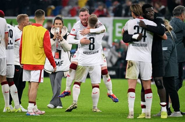 Football, 2 Bundesliga, Germany, Men, Season 2024 2025, 10 Matchday, Merkur Spiel Arena Düsseldorf, Fortuna Düsseldorf FC Kaiserslautern 3 4 Final cheer Marlon Ritter FCK and Jean Zimmer FCK Cheers, joy, action