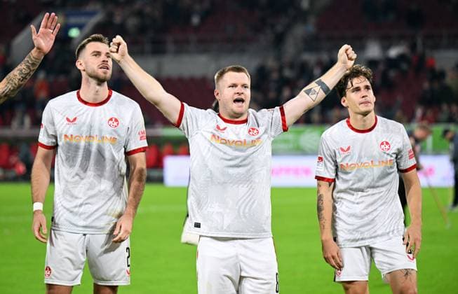 Football, 2 Bundesliga, Germany, Men, Season 2024 2025, 10 Matchday, Merkur Spiel Arena Düsseldorf, Fortuna Düsseldorf FC Kaiserslautern 3 4 Final cheer Jean Zimmer FCK cheers, joy, action