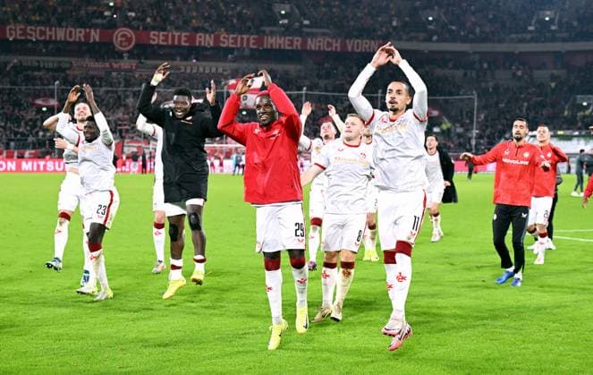 Football, 2 Bundesliga, Germany, Men, Season 2024 2025, 10 Matchday, Merkur Spiel Arena Düsseldorf, Fortuna Düsseldorf FC Kaiserslautern 3 4 Final cheer FCK, Richmond Tachie FCK , Kenny Prince Redondo FCK , Jean Zimmer FCK cheers, joy, action