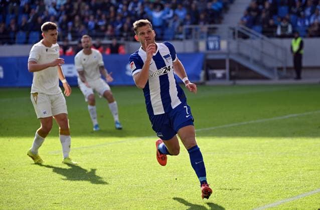 26 10 2024, xjhx, Fussball 2 Bundesliga, Karlsruher SC Hertha BSC Berlin emspor, v l Florian Niederlechner Hertha BSC Berlin celebrate the goal, Der Torjubel zum 1 3 DFL DFB REGULATIONS PROHIBIT ANY USE OF PHOTOGRAPHS as IMAGE SEQUENCES and or QUASI VIDEO Karlsruhe