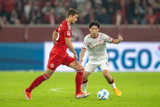26 10 2024, Soccer 2 Bundesliga, Season 2024 2025, Matchday 10, Fortuna Duesseldorf vs 1 FC Kaiserslautern in the Merkur Spiel Arena in Duesseldorf fight for the ball, duel Tim Oberdorf Fortuna Duesseldorf, 15 and Daisuke Yokota 1 FC Kaiserslautern, 41 Important note In accordance with the regulations of the DFL German Football League and the DFB German Football Association, it is prohibited to utilize or have utilized photographs taken in the stadium or of the match in the form of sequential images or video-like photo series Foto Kirchner Media TH Copyright: xKirchner-Media THx