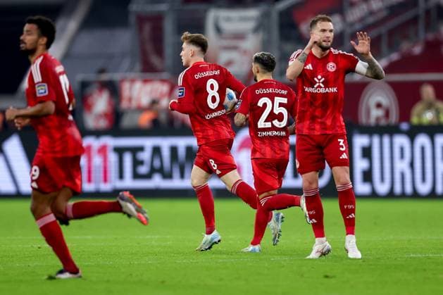 26 10 2024, Football, Fortuna Düsseldorf 1 FC Kaiserslautern, 2 Bundesliga, Merkur Spiel Arena, Saison 2024 2025 Isak Johannesson Fortuna Düsseldorf 8 converts the penalty to equalize the score at 1 1 Goal celebration after the goal DFB regulations prohibit any use of photographs as image sequences and or quasi video North Rhine-Westphalia Germany