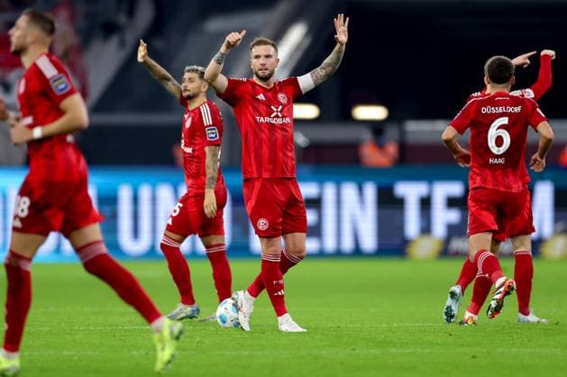 26 10 2024, Football, Fortuna Düsseldorf 1 FC Kaiserslautern, 2 Bundesliga, Merkur Spiel Arena, Season 2024 2025 Isak Johannesson Fortuna Düsseldorf 8 converts the penalty to equalize the score 1 1 Goal celebration after the goal Andre Hoffmann Fortuna Düsseldorf 3 cheering DFB regulations prohibit any use of photographs as image sequences and or quasi video North Rhine-Westphalia Germany