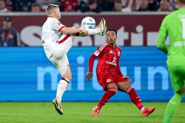 26 10 2024, Football, Fortuna Düsseldorf 1 FC Kaiserslautern, 2 Bundesliga, Merkur Spiel Arena, Season 2024 2025 Jean Zimmer FCK 8 spielt den Ball DFB regulations prohibit any use of photographs as image sequences and or quasi video Nordrhein Westfalen Germany