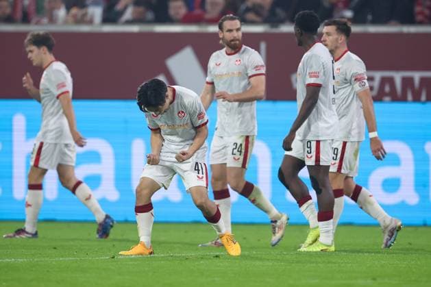 26 10 2024, Football, Fortuna Düsseldorf 1 FC Kaiserslautern, 2 Bundesliga, Merkur Spiel Arena, Season 2024 2025 Goal celebration after the 2 2 equalizer by Daisuke Yokota FCK 41 DFB regulations prohibit any use of photographs as image sequences and or quasi video North Rhine-Westphalia Germany