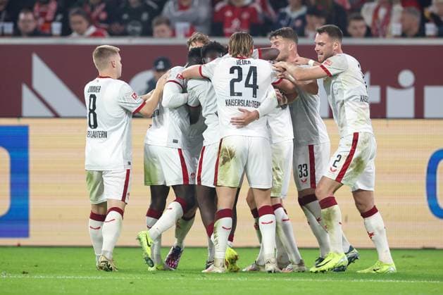 26 10 2024, Football, Fortuna Düsseldorf 1 FC Kaiserslautern, 2 Bundesliga, Merkur Spiel Arena, Season 2024 2025 Goal celebration after the 4 2 by Daniel Hanslik FCK 19 DFB regulations prohibit any use of photographs as image sequences and or quasi video Nordrhein Westfalen Germany
