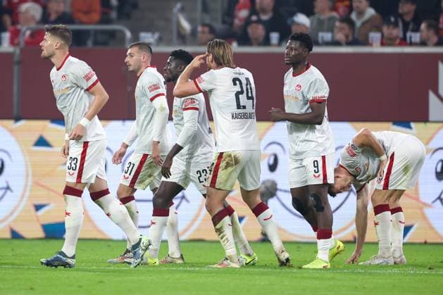 26 10 2024, Football, Fortuna Düsseldorf 1 FC Kaiserslautern, 2 Bundesliga, Merkur Spiel Arena, Season 2024 2025 Goal celebration after the 4 2 by Daniel Hanslik FCK 19 DFB regulations prohibit any use of photographs as image sequences and or quasi video Nordrhein Westfalen Germany
