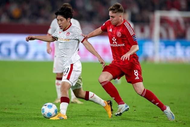 26 10 2024, Football, Fortuna Düsseldorf 1 FC Kaiserslautern, 2 Bundesliga, Merkur Spiel Arena, Season 2024 2025 Daisuke Yokota FCK 41 vs Isak Johannesson Fortuna Düsseldorf 8 DFB regulations prohibit any use of photographs as image sequences and or quasi video Nordrhein Westfalen Germany