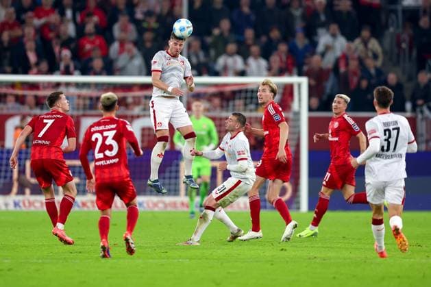26 10 2024, Football, Fortuna Düsseldorf 1 FC Kaiserslautern, 2 Bundesliga, Merkur Spiel Arena, Season 2024 2025 Jan Elvedi FCK 33 asserts himself at the header DFB regulations prohibit any use of photographs as image sequences and or quasi video North Rhine-Westphalia Germany