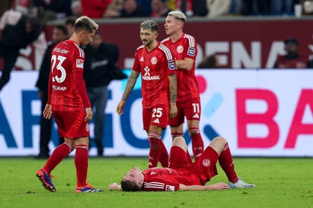 26 10 2024, Football, Fortuna Düsseldorf 1 FC Kaiserslautern, 2 Bundesliga, Merkur Spiel Arena, Season 2024 2025 Disappointed faces at Fortuna after the defeat Isak Johannesson Fortuna Düsseldorf 8 lies disappointed on the pitch DFB regulations prohibit any use of photographs as image sequences and or quasi video North Rhine-Westphalia Germany