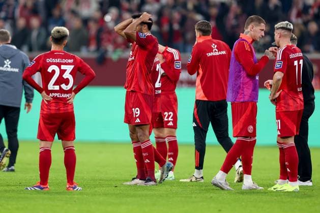 26 10 2024, Football, Fortuna Düsseldorf 1 FC Kaiserslautern, 2 Bundesliga, Merkur Spiel Arena, Season 2024 2025 Disappointed faces at Fortuna after the defeat Emmanuel Iyoha Fortuna Düsseldorf 19 stands disappointed on the pitch DFB regulations prohibit any use of photographs as image sequences and or quasi video North Rhine-Westphalia Germany