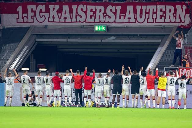 26 10 2024, Football, Fortuna Düsseldorf 1 FC Kaiserslautern, 2 Bundesliga, Merkur Spiel Arena, Season 2024 2025 Final cheer after the 4 3 victory of the team from DFB regulations prohibit any use of photographs as image sequences and or quasi video Nordrhein Westfalen Germany