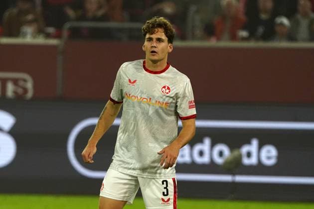 Soccer, 2 BL Season 2024 2025 Fortuna Düsseldorf vs 1 FC Kaiserslautern ,26 10 2024, Merkur Spiel Arena Düsseldorf , Florian Kleinhansi FC Kaiserslautern action, single picture