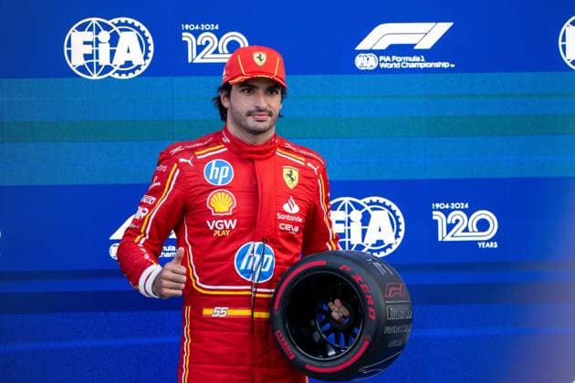 Carlos Sainz Scuderia Ferrari HP, Spain, 55 pleased with 1st place and the Pirelli Pole Position Award, MEX, Formula 1 World Championship, Grand Prix of Mexico City, Autodromo Hermanos Rodriguez, Qualifying, 26 10 2024 MEX, Formula 1 World Championship, Grand Prix of Mexico City, Autodromo Hermanos Rodriguez, Qualifying, 26 10 2024 Mexico City Copyright: xEibner-Pressefoto Memmlerx EP_MMR