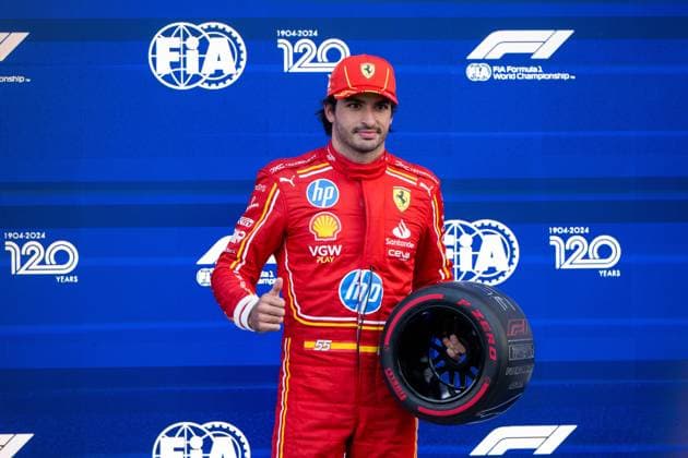 Carlos Sainz Scuderia Ferrari HP, Spain, 55 pleased with 1st place and the Pirelli Pole Position Award, MEX, Formula 1 World Championship, Grand Prix of Mexico City, Autodromo Hermanos Rodriguez, Qualifying, 26 10 2024 MEX, Formula 1 World Championship, Grand Prix of Mexico City, Autodromo Hermanos Rodriguez, Qualifying, 26 10 2024 Mexico City Copyright: xEibner-Pressefoto Memmlerx EP_MMR