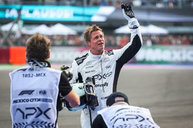 Bilder des Jahres 2024, Sport 10 Oktober Sport Themen der Woche KW43 Sport Bilder des Jahres PITT Brad (USA), actor playing Sonny Hayes, driver of the fictional APX GP team in the Apex F1 movie by Apple Studios Bruckheimer Films, portrait during the Formula 1 Gran Premio de la Ciudad de Mexico 2024, 20th round of the 2024 Formula One World Championship, WM, Weltmeisterschaft from October 25 to 27, 2024 on the Autodromo Hermanos Rodriguez, in Mexico City, Mexico - F1 - MEXICO CITY GRAND PRIX 2024 DPPI Panoramic  241027_R20_MESSICO_DP_AV3_7222