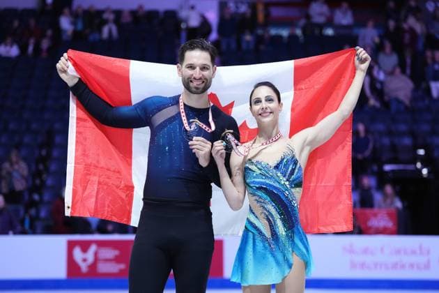 October 26, 2024, Halifax, Ns, Canada: Deanna Stellato-Dudek and Maxime Deschamps of Canada celebrate their gold medal in pairs at the Skate Canada International Figure skating, Eiskunstlauf competition in Halifax on Saturday, October 26, 2024. Deanna Stellato-Dudek, Maxime Deschamps  - ZUMAc35_ 20241026_zaf_c35_229 Copyright: xDarrenxCalabresex