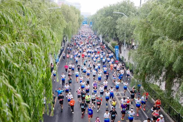 Sport Themen der Woche KW43 2024 Jinan Marathon JINAN, CHINA - OCTOBER 27, 2024 - Runners compete during the 2024 Jinan Marathon in Jinan, Shandong province, China, Oct 27, 2024. Jinan Shandong China  Copyright: xCFOTOx i1729997378408