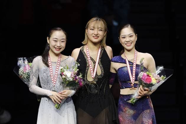 Figure skating, Eiskunstlauf Skate Canada International Kaori Sakamoto (C) of Japan poses after winning gold in the women s event at Skate Canada International in Halifax on Oct. 26, 2024, alongside compatriots Rino Matsuike (L) and Hana Yoshida, who won silver and bronze, respectively.  A14AA0003643483P