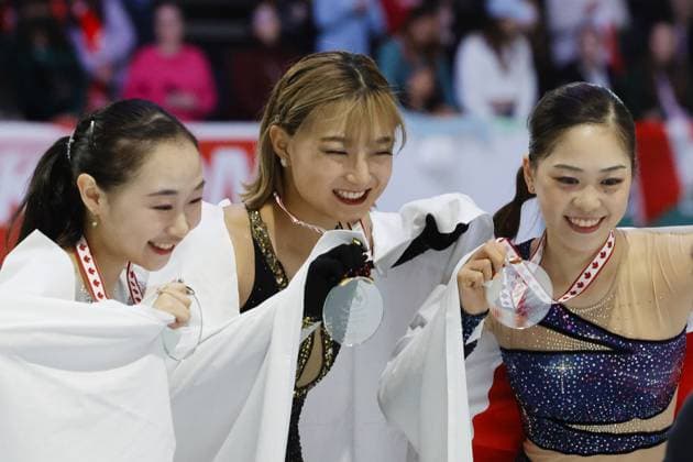 Figure skating, Eiskunstlauf Skate Canada International Kaori Sakamoto (C) of Japan celebrates after winning gold in the women s event at Skate Canada International in Halifax on Oct. 26, 2024, alongside compatriots Rino Matsuike (L) and Hana Yoshida, who won silver and bronze, respectively.  A14AA0003643484P
