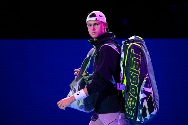 BASEL, SWITZERLAND OCTOBER 26 Holger Rune of Norway getting into the court for his match against Giovanni Mpetshi Perricard of France during the Swiss Indoors Basel Day 6 at St Jakobshalle on October 26, 2024 in Basel, Switzerland Photo by JustPictures Basel St Jakobshalle Basel Stadt Switzerland Copyright: x x2024xEurasiaxSportxImagesx jp-en-EuSpIm-MM4_Swiss_Indoors_26Oct2024_BS0013